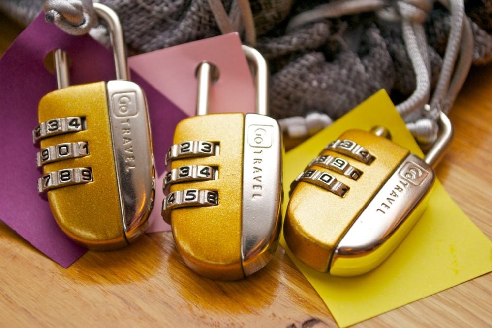 using padlock on your luggage